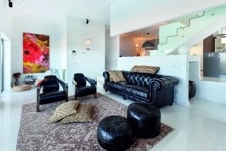 Cottage pour 8 personnes, avec vue ainsi que jardin et piscine, animaux acceptés dans Laundos