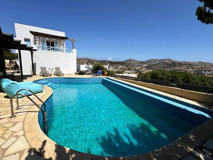 Location de vacances pour 8 personnes, avec piscine ainsi que jardin et vue, animaux acceptés dans Finikas