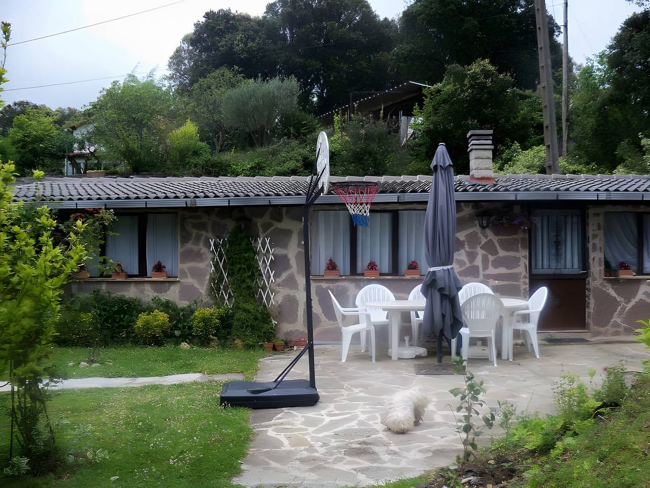 Apartamento entero, Apartamento 'Basterretxea ll' con vistas a la montaña, terraza privada y Wi-Fi in Ollo, Provincia de Navarra