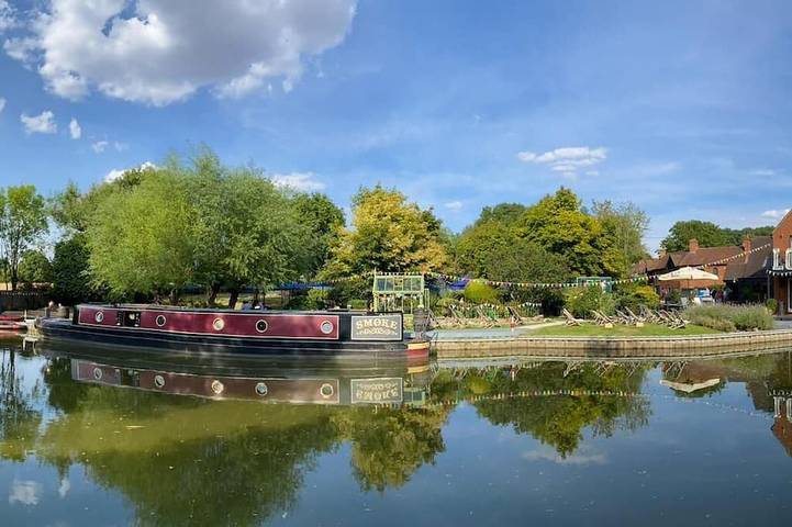 Houseboat for 6 people, with balcony in England