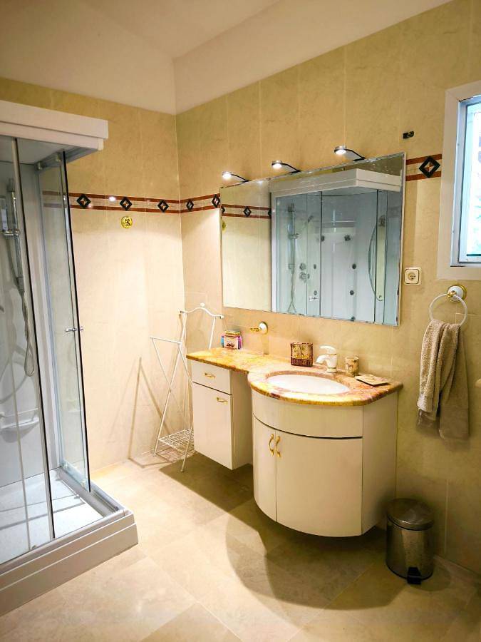 Five-Bedroom House in Aix-en-Provence, Mittelmeerküste (Frankreich)