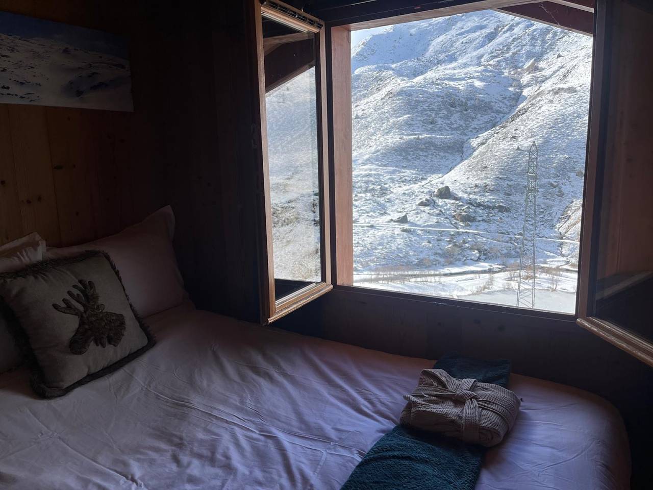 Chalet Gabrielle Demi-pension - ski aux pieds - cheminée, jacuzzi et sauna - Confort et vue lac in Saint-Martin-de-Belleville, Les Trois Vallées