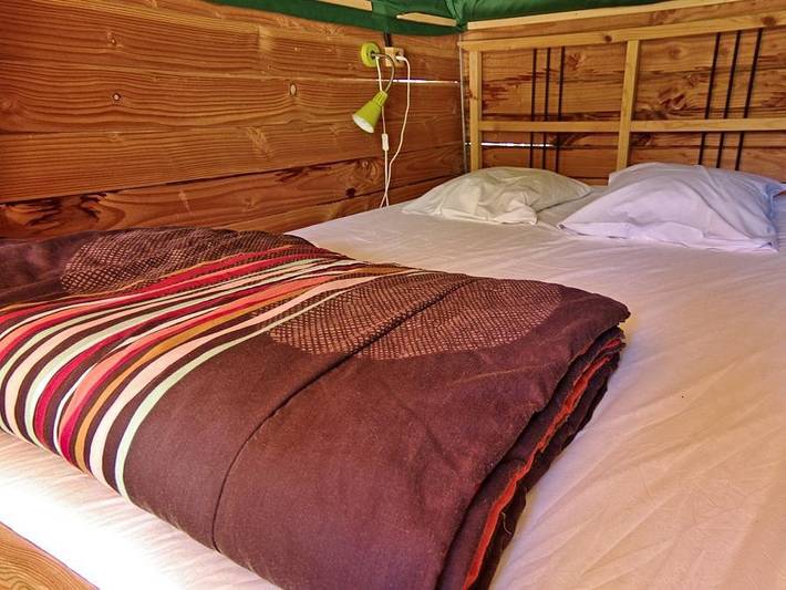 Le Petit Liou - Camping Sites et Paysages - Tente en toile et en bois 4 personnes - Nature sans sanitaire in Embrun, Parc national des Écrins