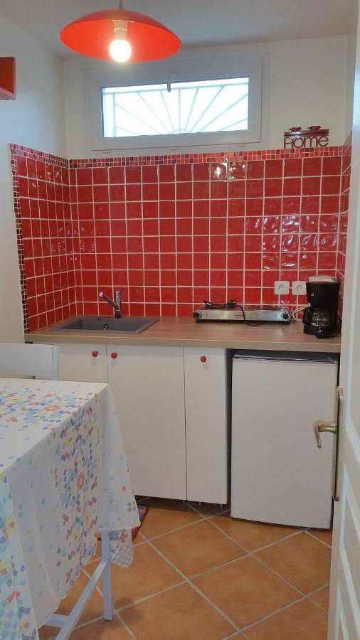 Appartement entier, Joli studio St André Les Alpes confortable et bien situé, idéal randonnées, parapente in Saint-André-les-Alpes, Région Castellane