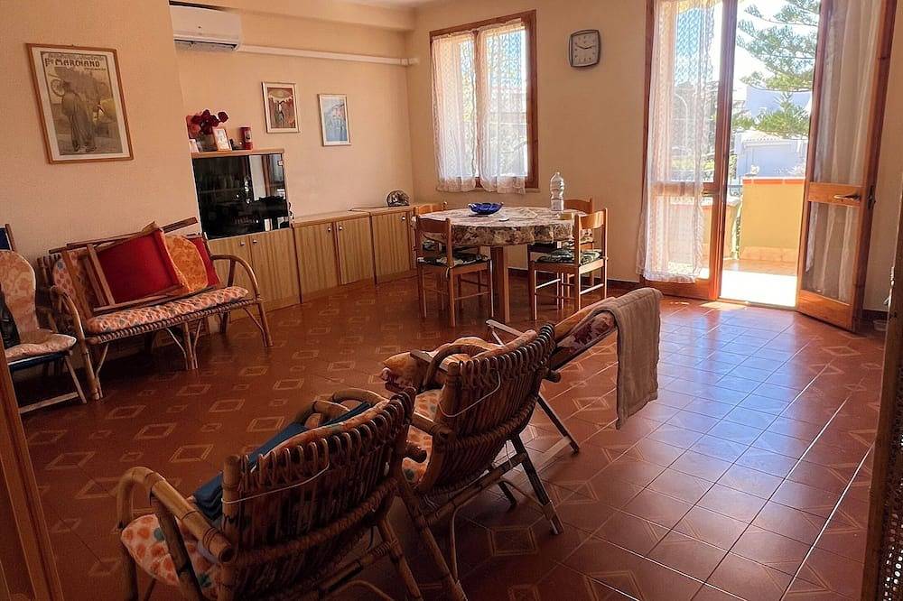 Appartamento intero, Terrazzo e cortile privato in Montepaone Lido, Montepaone