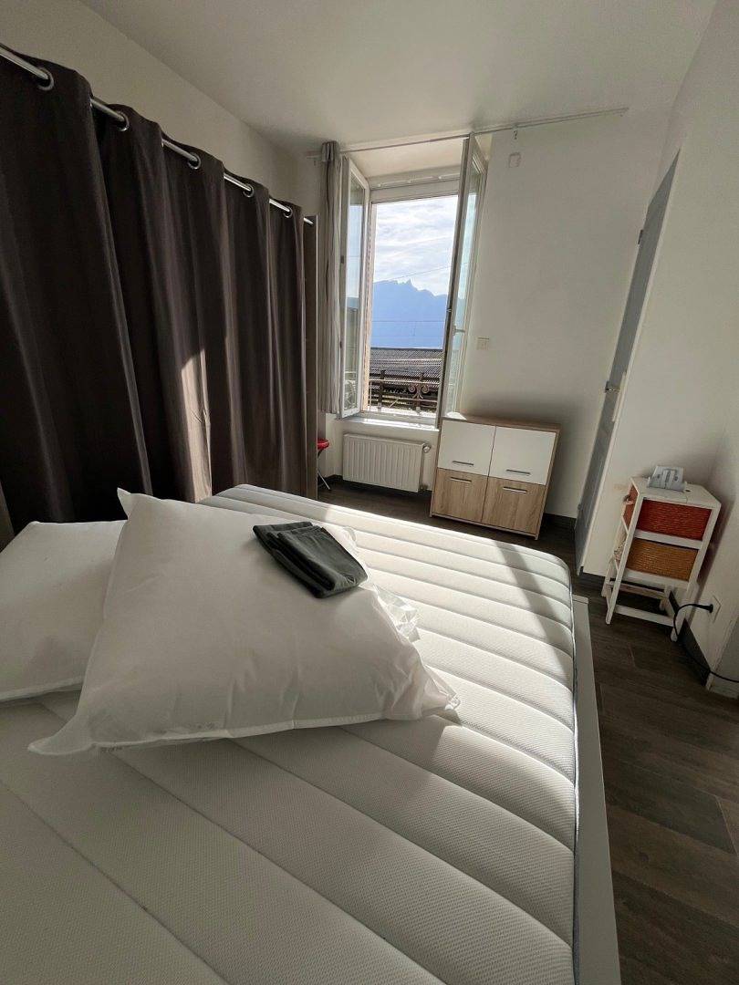 Appartement entier, F2 Tout Confort avec Terrasse à 18 Mn Centre Ville Pied in Aix-les-Bains, Région de Chambéry