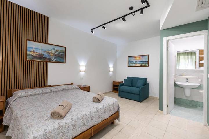 Bungalow für 4 Personen, mit Pool und Garten in Kalabrien - 2