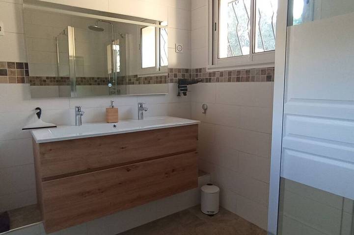 Renovated family villa in a peaceful setting in the heart of the Bandol vineyards. in Circuit Paul-Ricard, Le Castellet