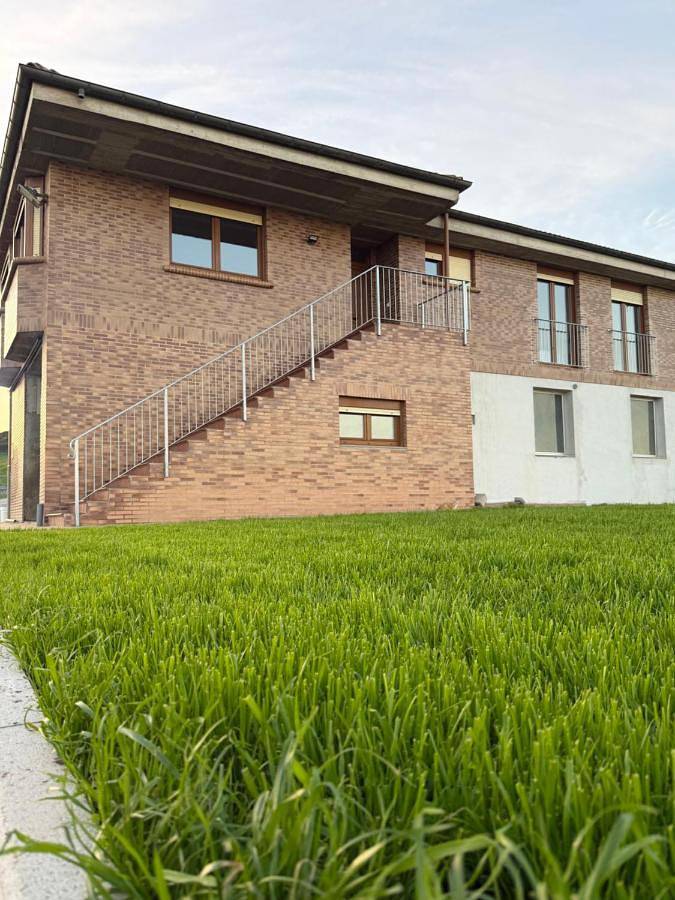 Casa rural para 8 personas, con Balcón además de Terraza y Vistas en Bareyo