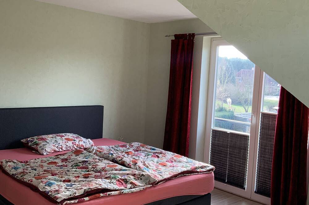 Entire apartment, Quiet apartment with bright conservatory and again with pool! in Buddenhagen, Wolgast