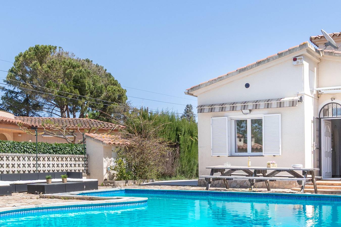 Ecb 818. House for 10 people, private pool, air conditioning, .... in Sant Pere Pescador, Upper Empordà