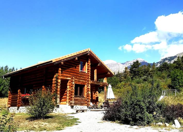 Chalet de madera en Chorges, Hautes-Alpes, cerca del lago y la montaña in Chorges, Parque Nacional de los Ecrins