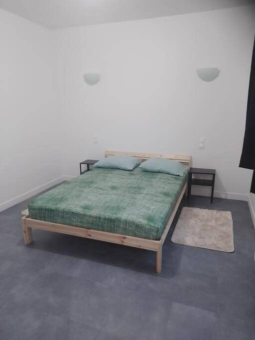Appartement entier, One-Bedroom Apartment in Pérignat-lès-Sarliève, Parc naturel régional des Volcans d'Auvergne