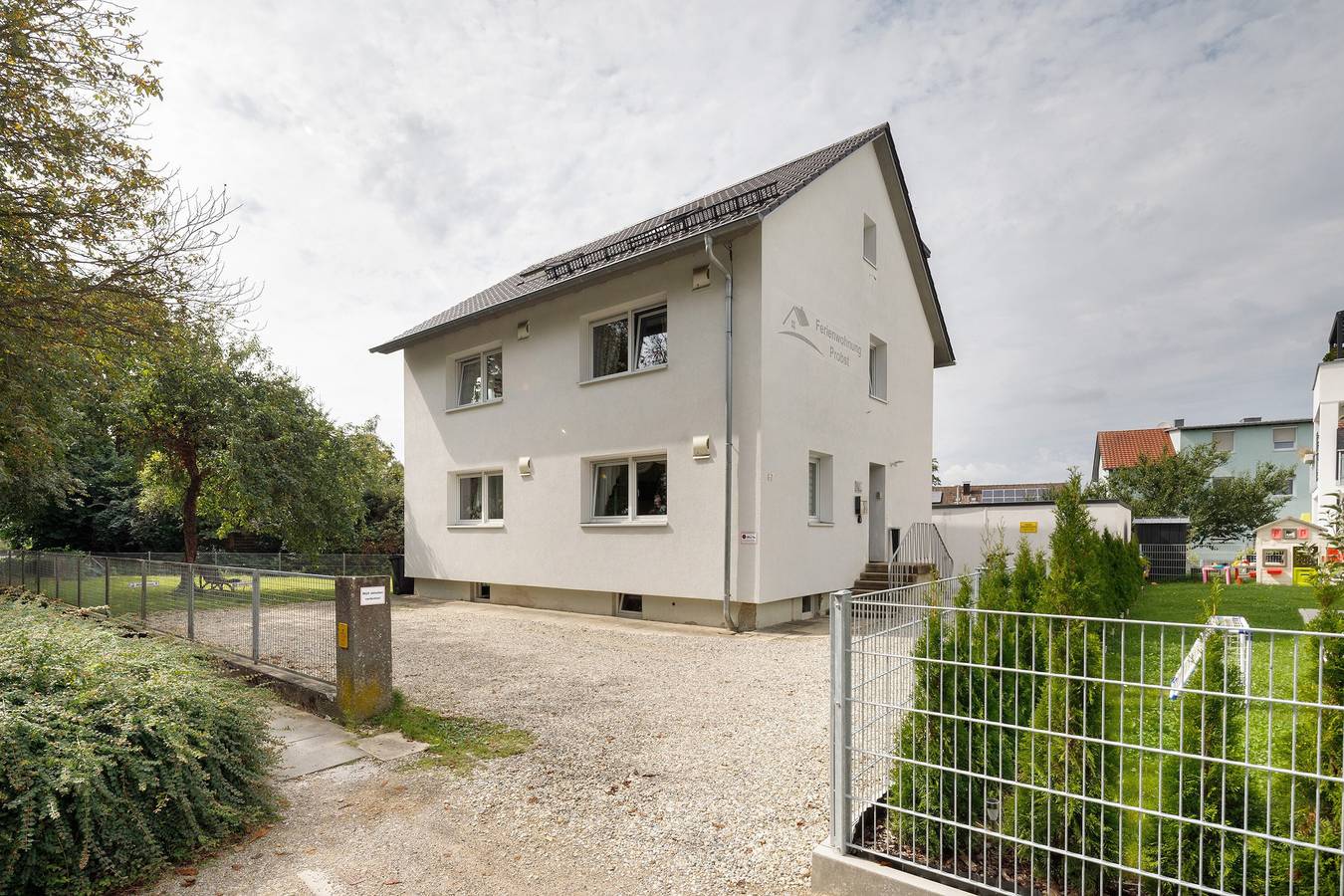 Ganze Wohnung, Apartment 'Zentrum Nähe' mit privatem Garten, Balkon und Wlan in Laupheim, Landkreis Biberach
