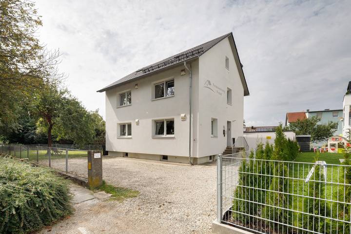 Hel lägenhet, Bailey Shared Apartment Room with Wi-Fi in Attic in Laupheim, Landkreis Biberach