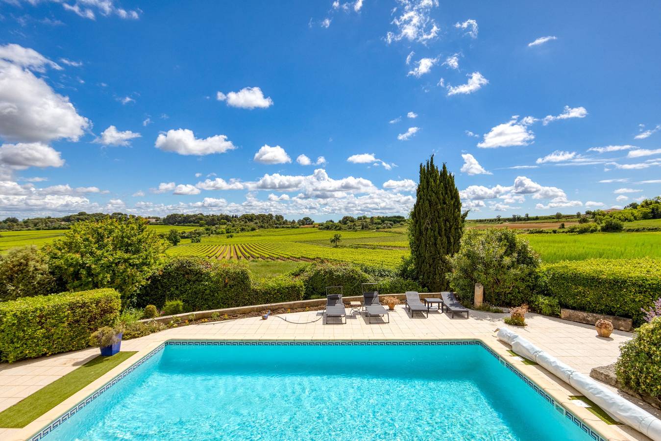 Languedoc-Villa mit Pool und Bergblick in Pailhès, Mittelmeerküste (Frankreich)