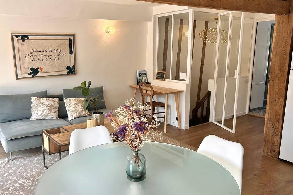 Entire apartment, Maison Duplex Downtown Abbaye avec vue unique in Senlis, Oise