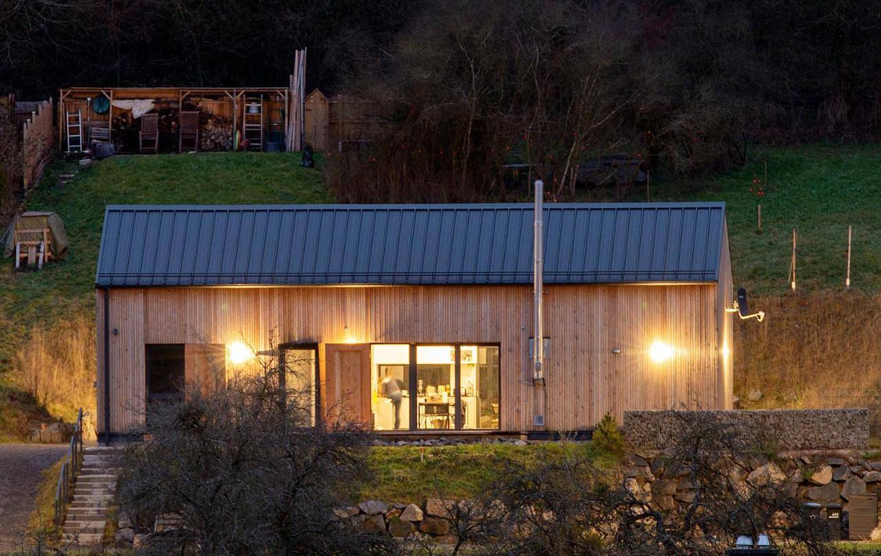 Natur und Architektur Eifel - Ferienhaus für Wellness und Yoga - Bio Designhaus mit Sauna im Vulkankrater in Immerath, Vulkaneifel