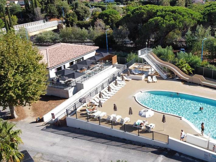 Camping pour 2 personnes, avec Jacuzzi ainsi que Terrasse et Piscine