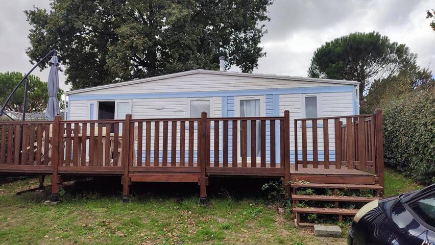 Camping pour 6 personnes, avec piscine ainsi que terrasse et jardin, animaux acceptés