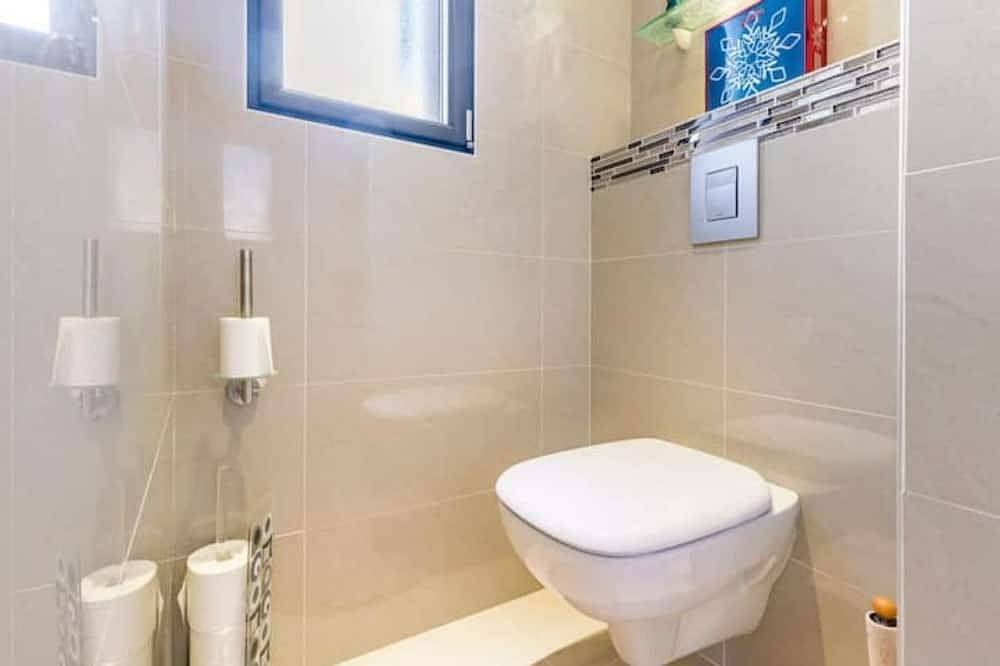 Appartement entier, Le chalet des Fanières et sa terrasse. in Chartres, Région de Chartres