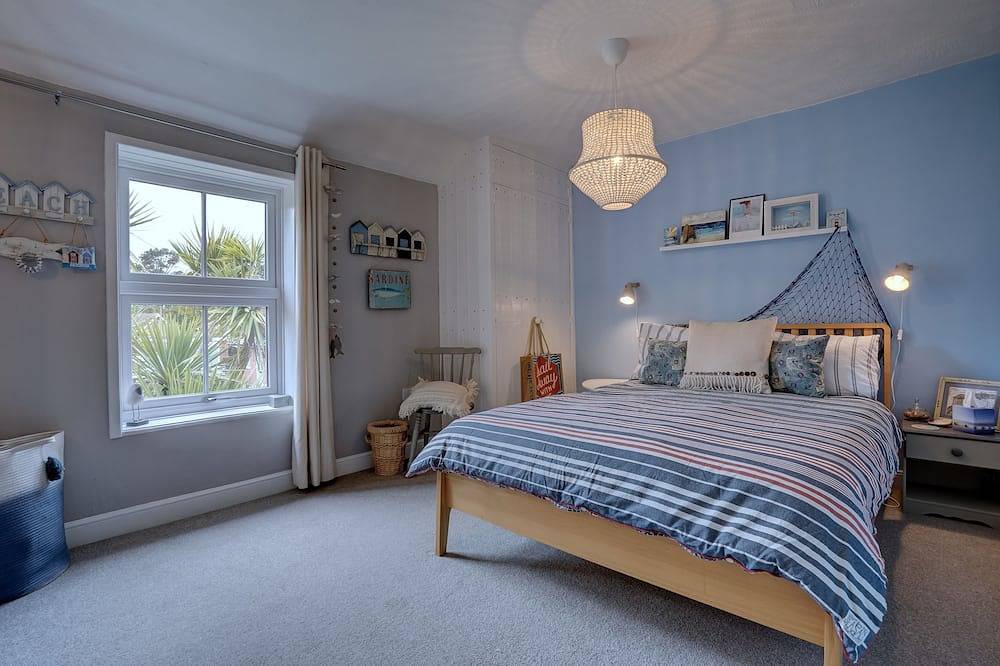 Bulmer Cottage | Dog-Friendly Coastal Cottage, 10 Mins Walk to Beach in Great Yarmouth, The Broads