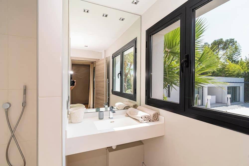 Luxueuse villa hauteur de Cannes Hammam, Sauna, Tennis, Cinéma in Mouans-Sartoux, Côte méditerranéenne (France)