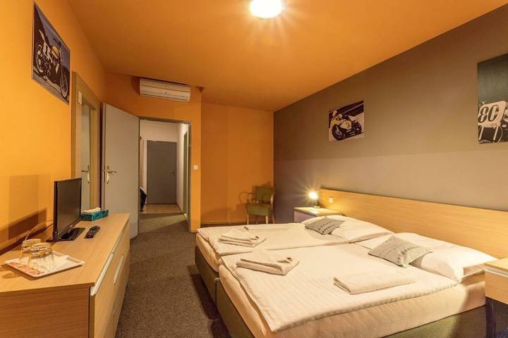 Gîte pour 2 personnes, avec terrasse ainsi que vue et jardin à Zlín - 4