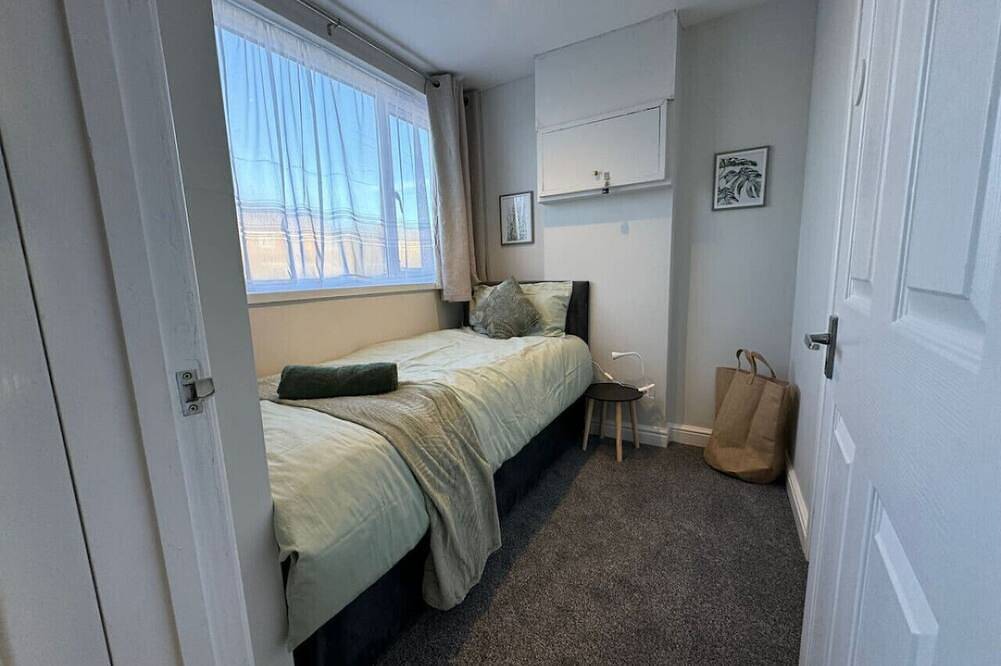 Spacious Contractor Accommodation in Swindon, North Wessex Downs