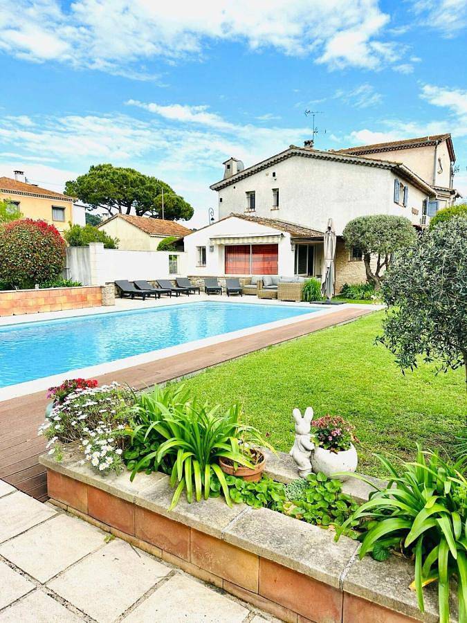 Villa pour 6 personnes, avec piscine ainsi que jardin et vue - 1