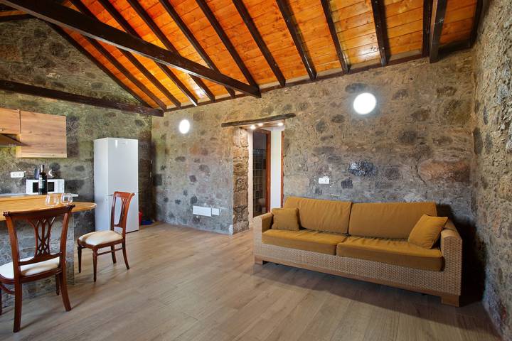 Vacation Home 'Villa Paraiso Aldeano 1' with Mountain View, Shared Pool and Wi-Fi in San Nicolás de Tolentino, West Gran Canaria