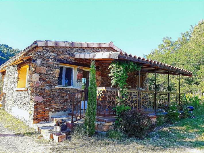 Location de vacances pour 2 personnes, avec terrasse ainsi que jardin et piscine à Payzac (Ardèche) - 2