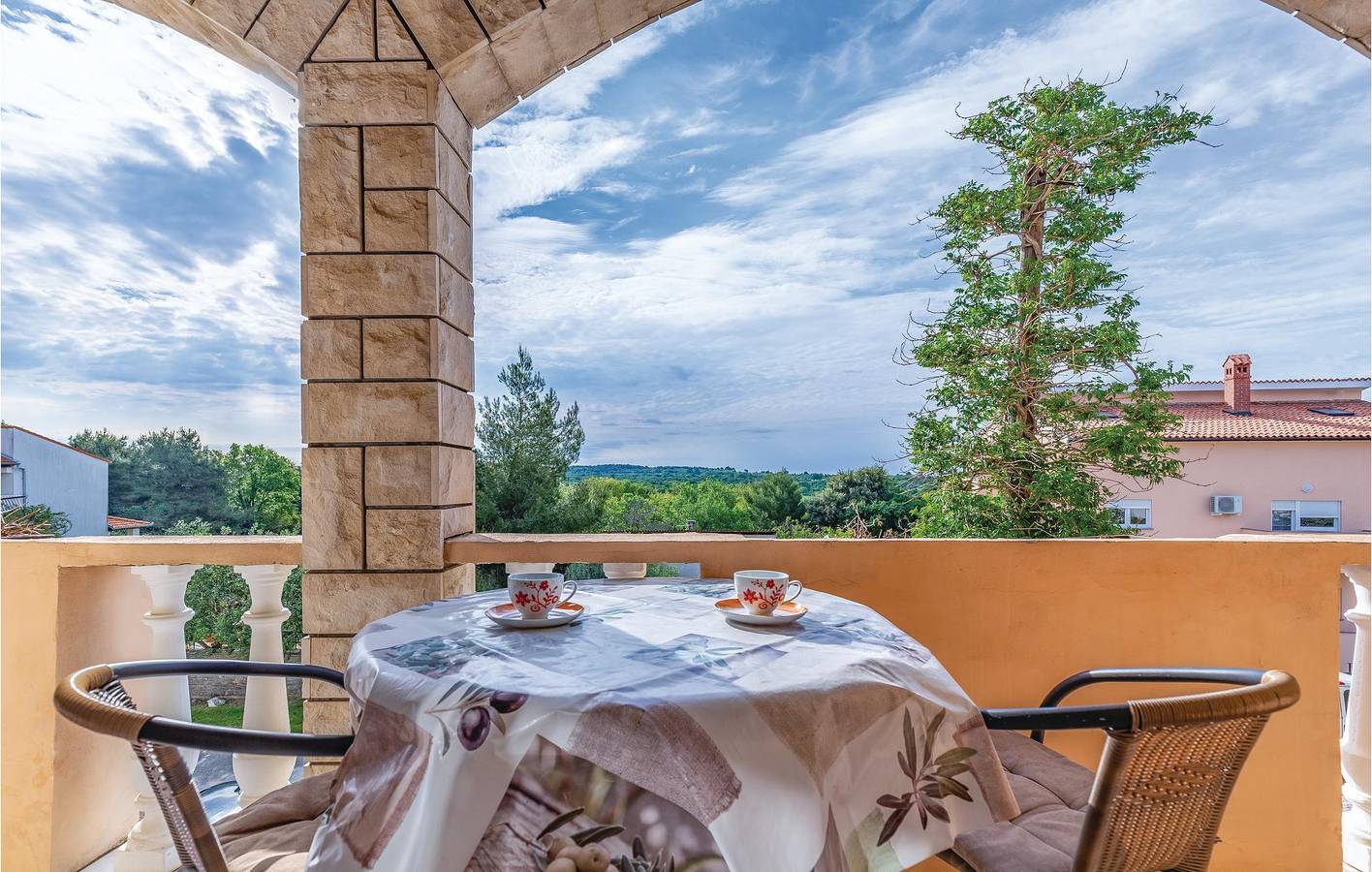 Geheel vakantieappartement, Charmant appartement met terras, wifi en parkeergelegenheid – 1,5 km van het strand van Bijeca in Medulin City, Medulin