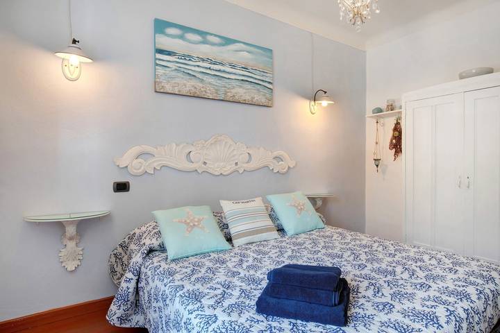 Entire apartment, Hilary House Apartment with Balconies in Borgo a Mozzano, Lucca Province