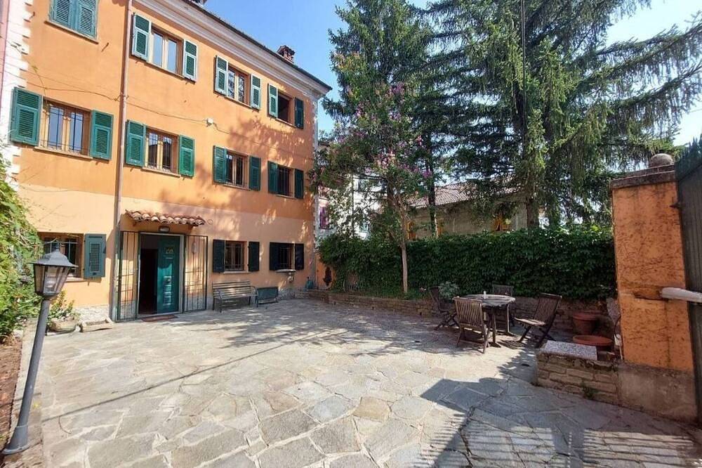 House Niva b&w, pets allowed in Lerma, Alessandria Province
