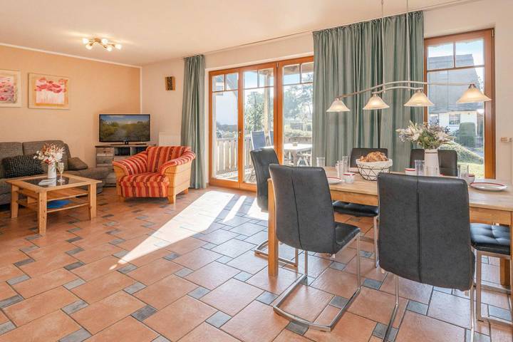 Ferienwohnung für 4 Personen, mit Seeblick und Ausblick sowie Sauna und Garten, mit Haustier in Loddin