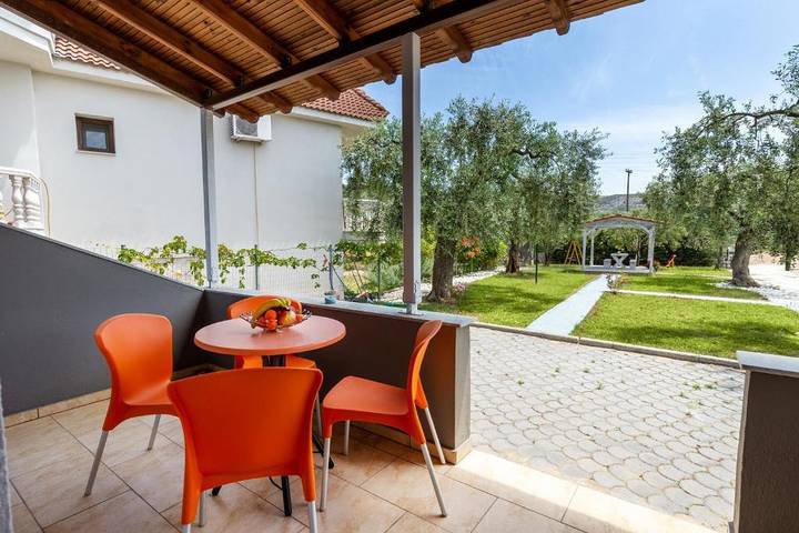 Vacation rental for 4 people, with pool and yard, kid friendly in Thassos