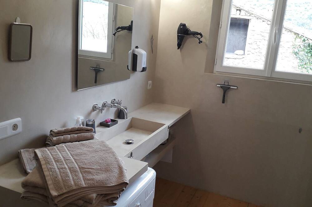 3* listed house Grand spa- Views- Gorges du Toulourenc in authentic Provence in Malaucène, Parque natural regional del Mont Ventoux