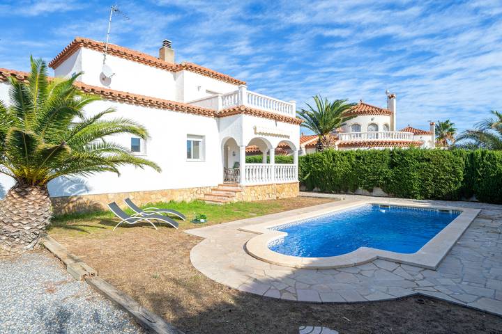 Chalet para 10 personas, con jardín y balcón, Se admiten mascotas en Baix Camp