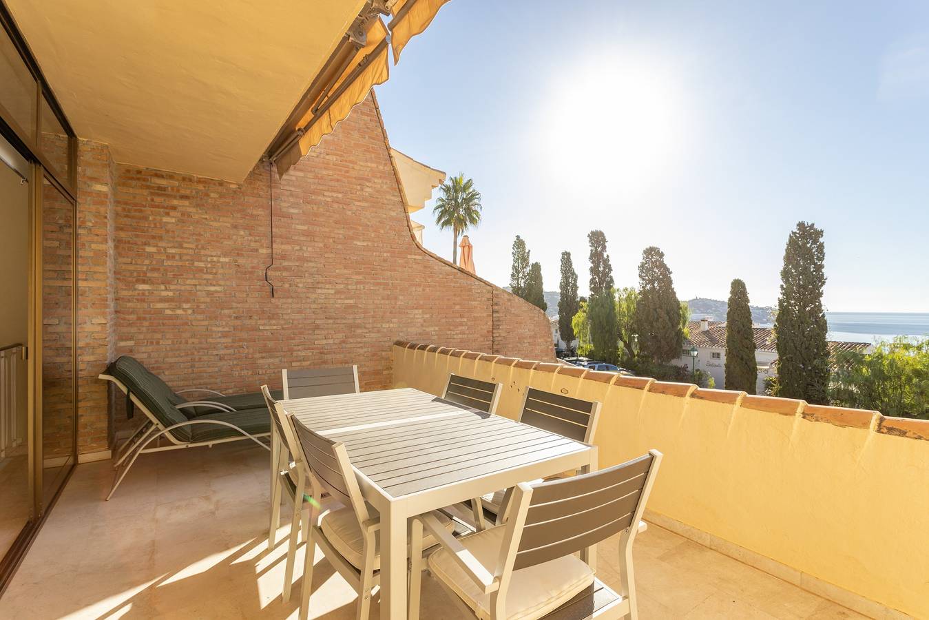 Apartamento entero, Apartamento "Los Girasoles" con vistas al mar, Wi-Fi y terraza in La Herradura, Almuñecar