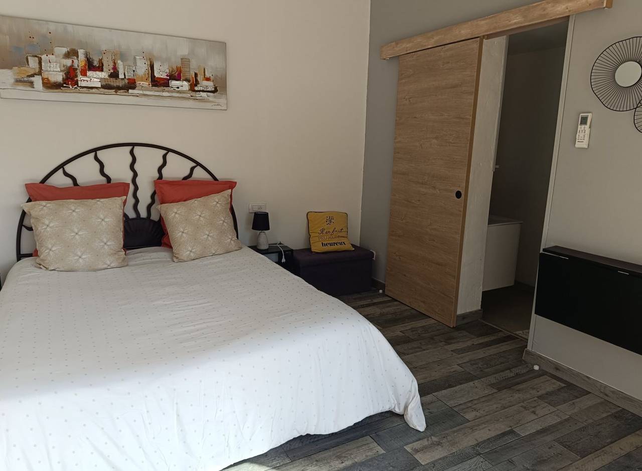 Chambre d'hôtes pied du Luberon - Chambre in Maubec, Parc naturel régional du Luberon