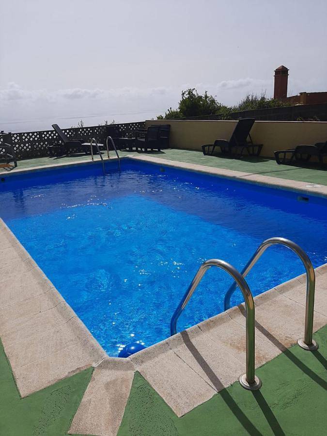Ferienwohnung für 6 Personen, mit Terrasse und Pool sowie Ausblick