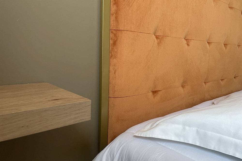 Charming villa for 4 people, private pool between sea and mountains in Aléria, Corte en omgeving