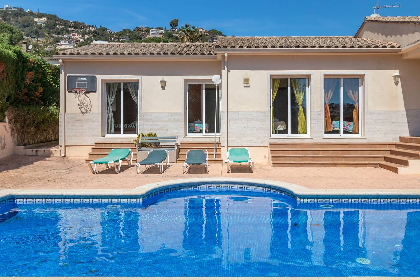 Villa "Elodia" met tuin, terras, zwembad & wifi in Cabanyes, Calonge
