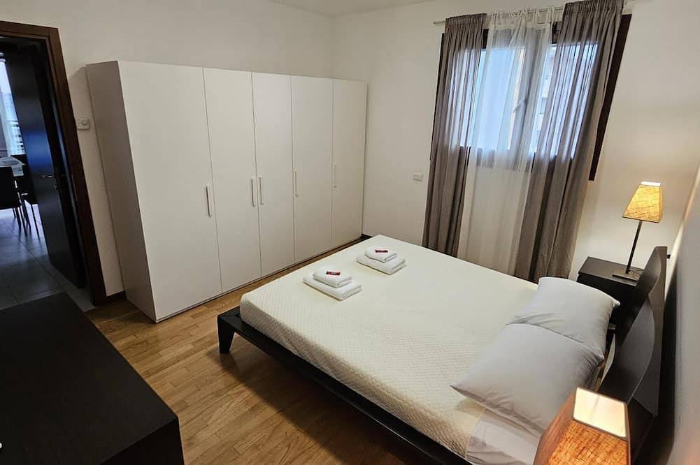 Apartamento entero, 326 Sarca Ave. in Milán, Provincia de Milan