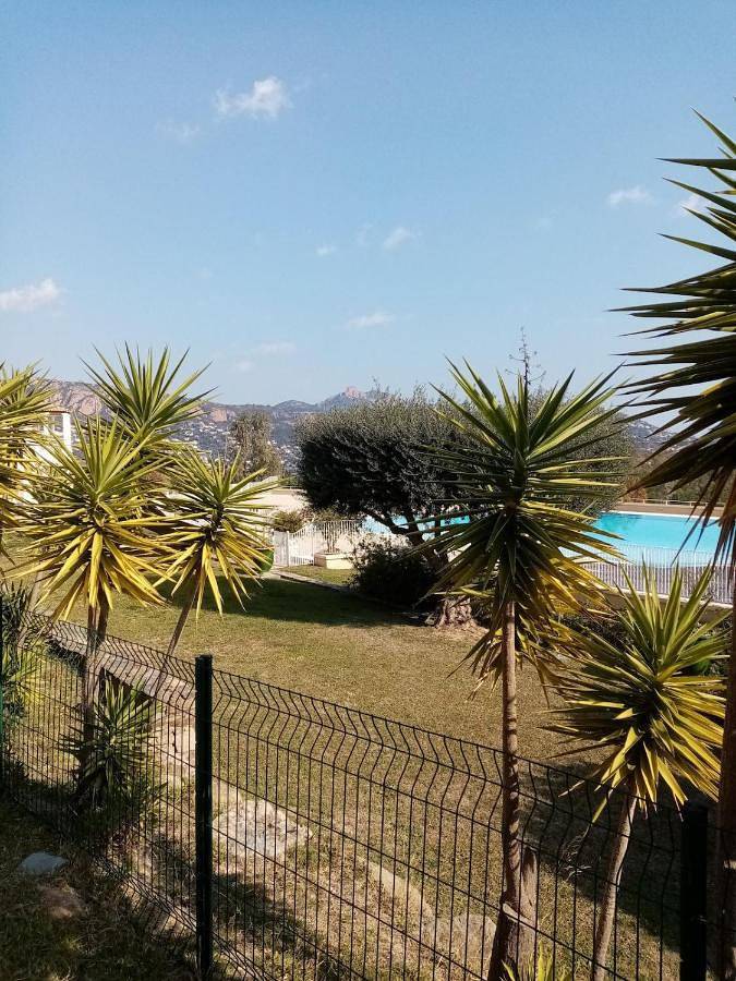 Vakantiewoning voor 4 personen, with terras and zwembad as well as whirlpool and tuin in Le Dramont