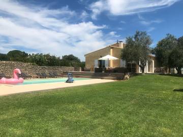 Gîte pour 6 personnes, avec terrasse ainsi que piscine et jardin à Saint-Quentin-la-Poterie