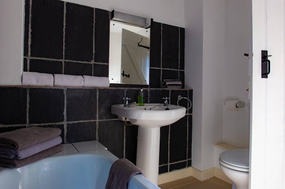 The Linhay, shared hot tub and sauna in Hartland, Hartland Devon Heritage Coast