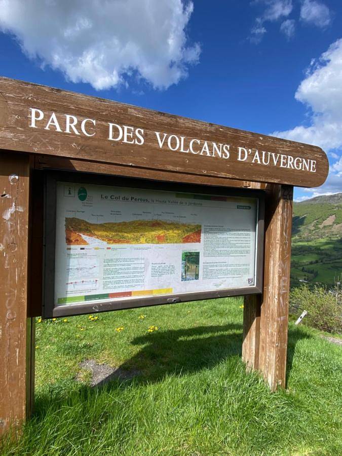 Maison d’hôte pour 5 personnes, avec vue et terrasse, animaux acceptés à Vic-sur-Cère - 2