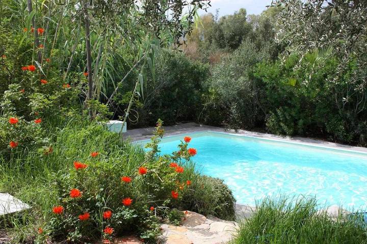 Ferienhaus für 4 Personen, mit Balkon und Whirlpool sowie Terrasse und Garten